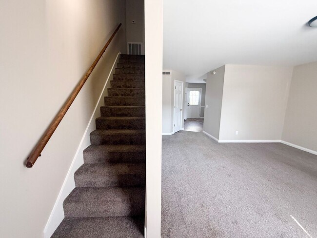 Photo - 42 Eastgate Cir Unit B