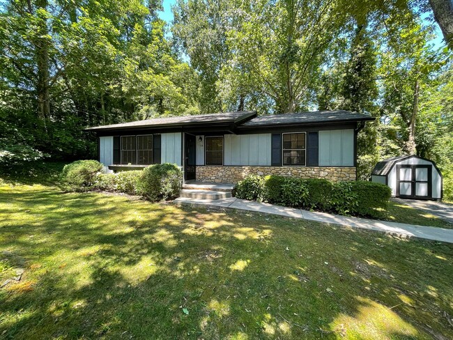 Charming Three-Bedroom in Haw Creek - Charming Three-Bedroom in Haw Creek House