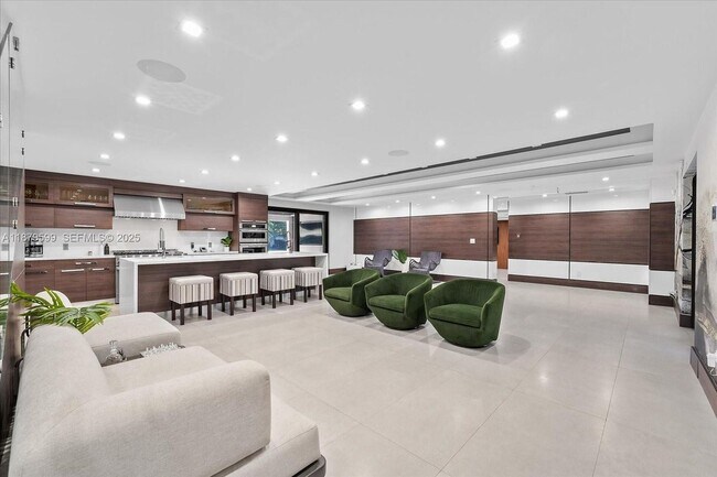 Photo - 280 NE 156th St