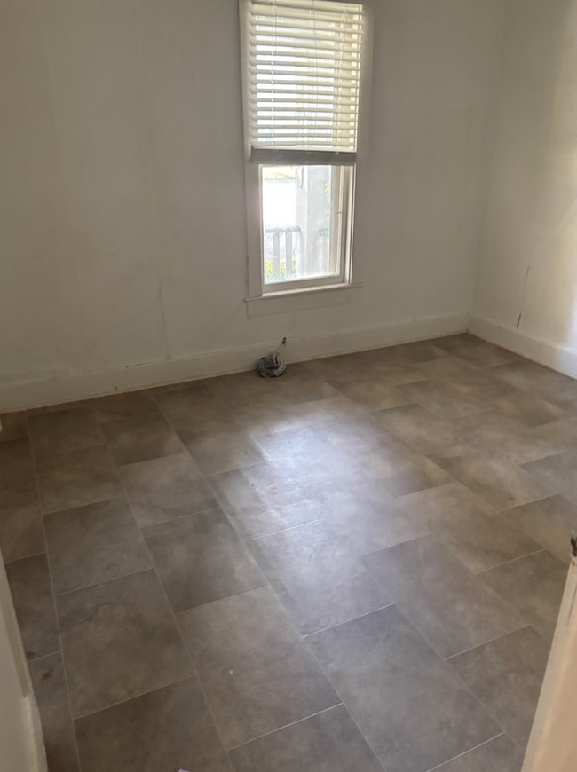 Photo - 4 bed 1 bath