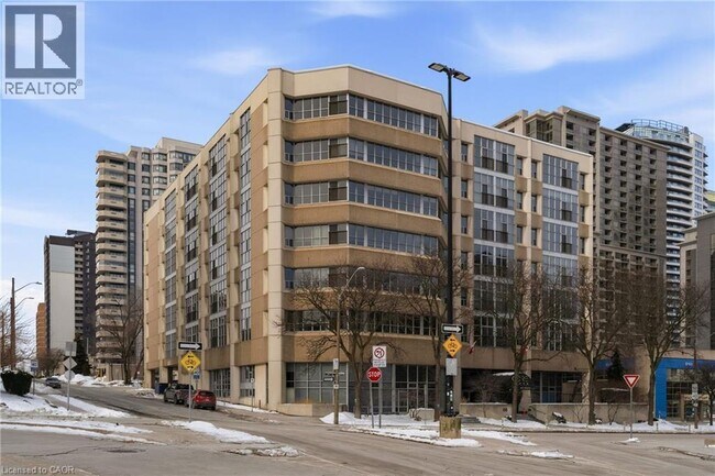 Photo - 66 Bay St S Unit 504