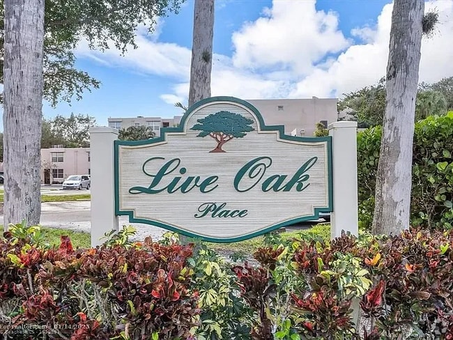 Building Photo - 9441 Live Oak Pl Rental