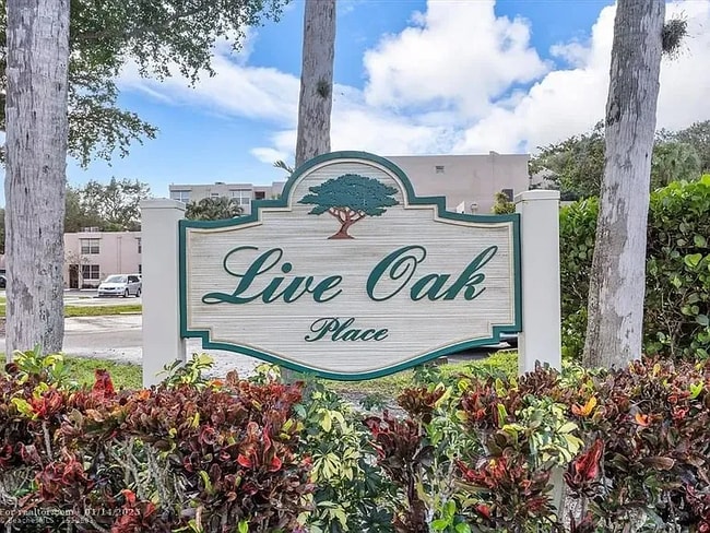 Building Photo - 9441 Live Oak Pl Rental