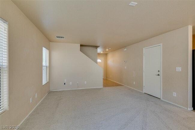 Photo - 186 Gilliflower Ave