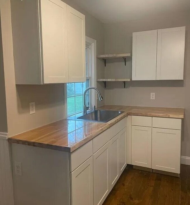 Photo - 715 Botham Ave