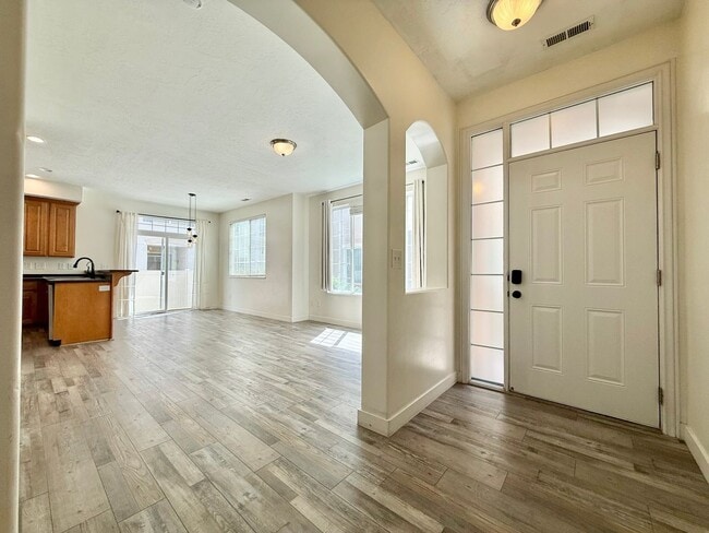6935 Traveler Ln