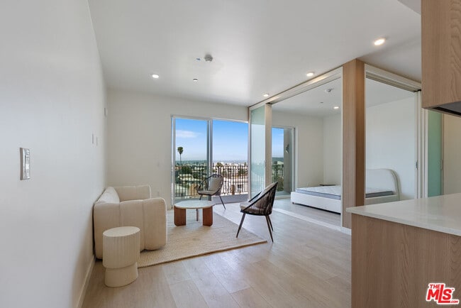 Photo - 1124 Normandie Ave