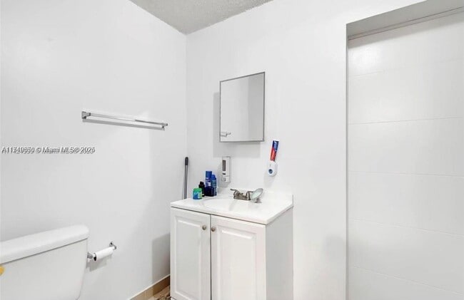 Building Photo - 7420 SW 31st St Unit 7420-7420 Rental