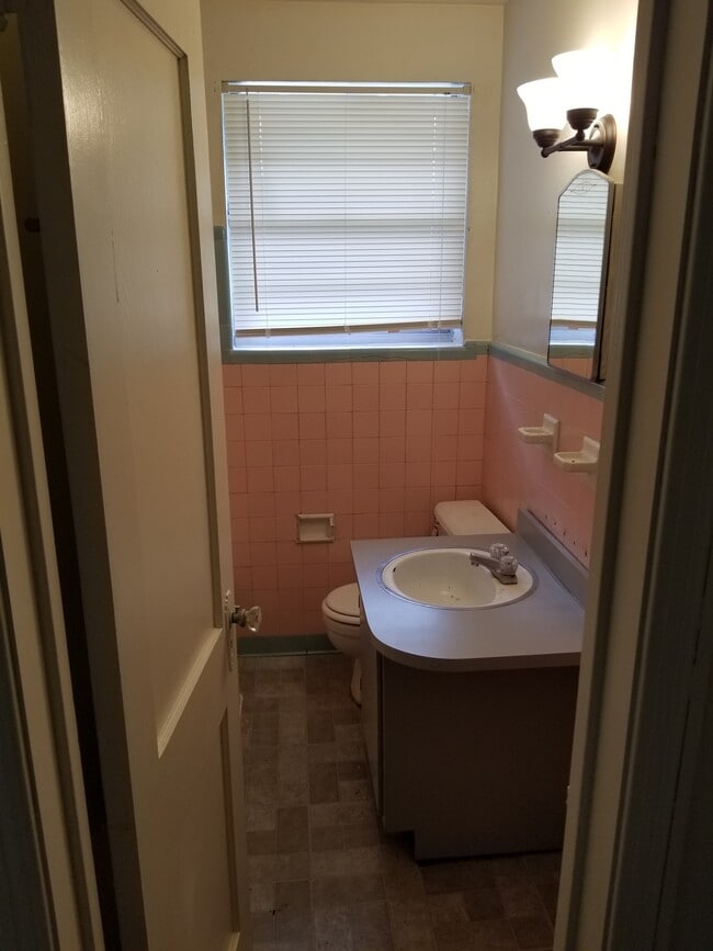 Photo - 1335 W 12th St