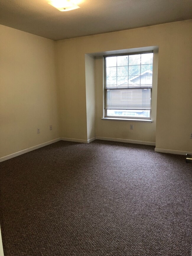 Photo - Mack Rd Unidad D