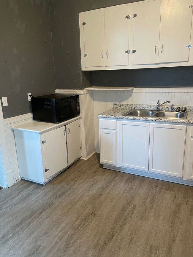 Photo - 917-919 W 7th St Unit 919 W 7th St - 1st Floor