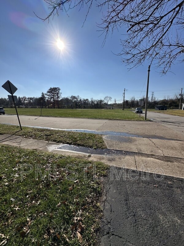 Photo - 8439 Alder Ave