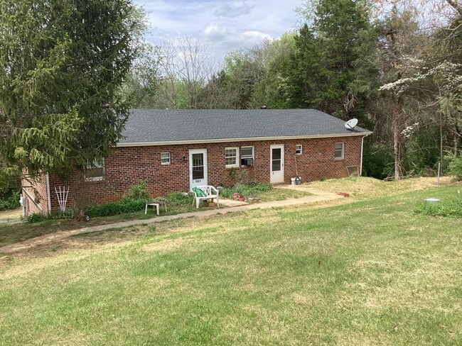 Building Photo - 1661 Stuartsburg Rd