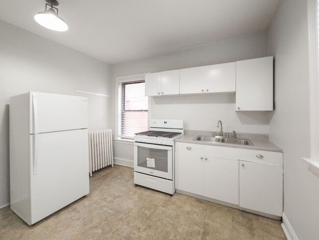 Photo - 2342 W School St Unit 1F