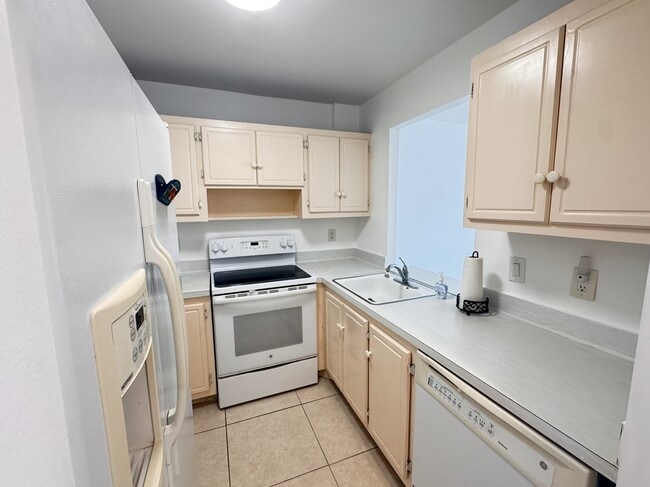Building Photo - 500 SE 2nd Ave Unit D22