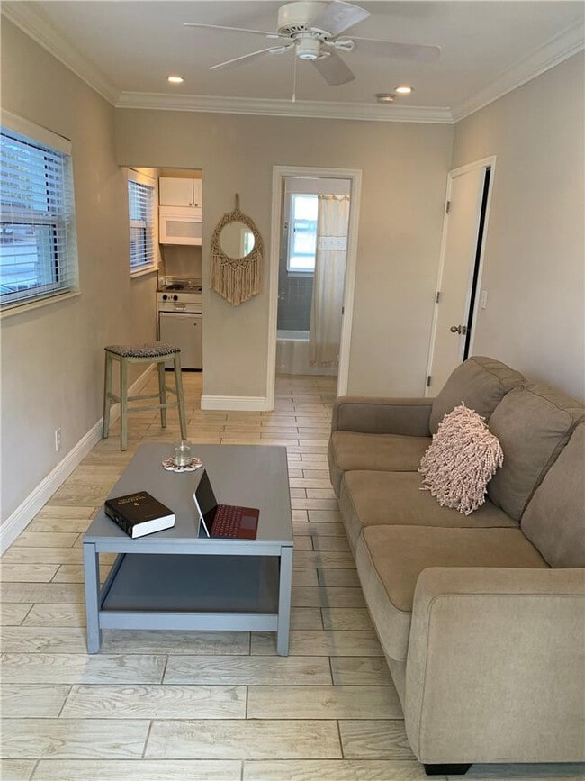 Building Photo - 2920 N Ocean Blvd Unit 1
