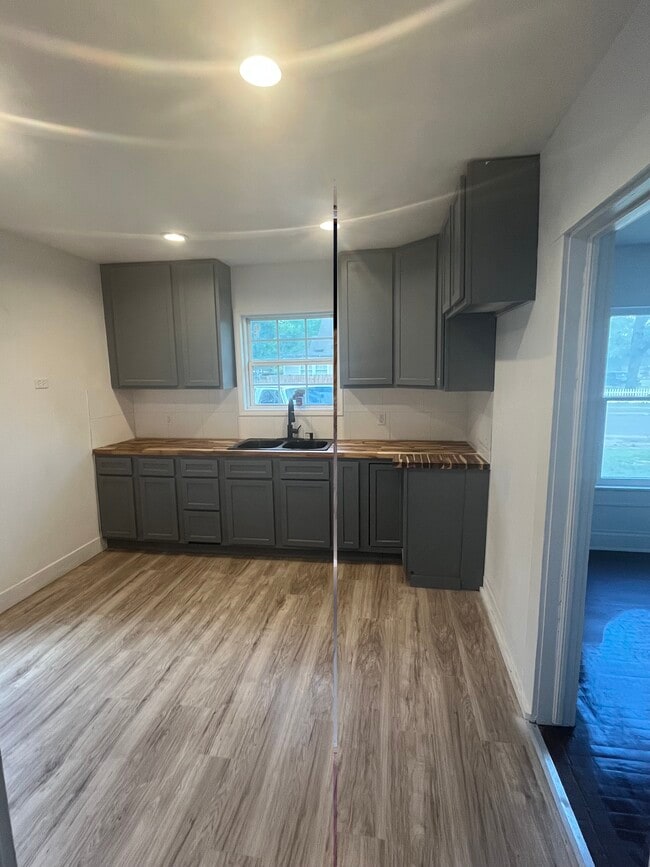 Photo - 2101 Sanger Ave