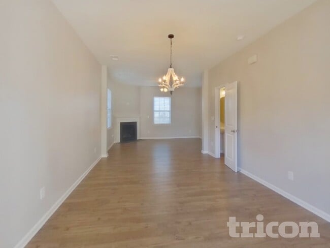 Photo - 152 King William Dr
