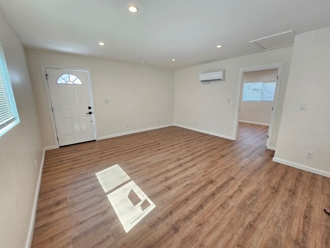 Photo - EE741F Unit 240-A