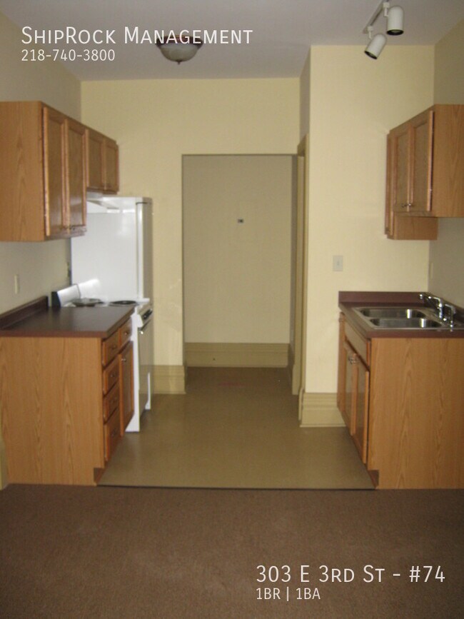 Photo - 303 E 3rd St Unidad #74