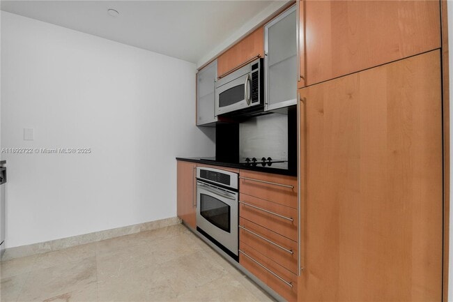 Building Photo - 6365 Collins Ave Unit 804