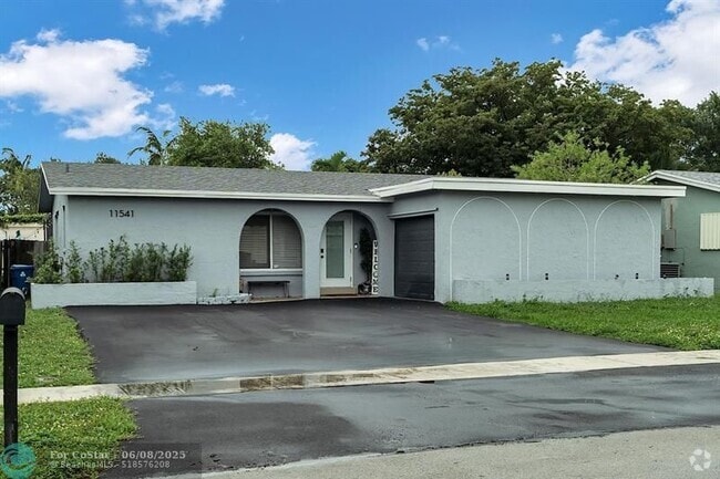 Building Photo - 11541 NW 33rd St Rental