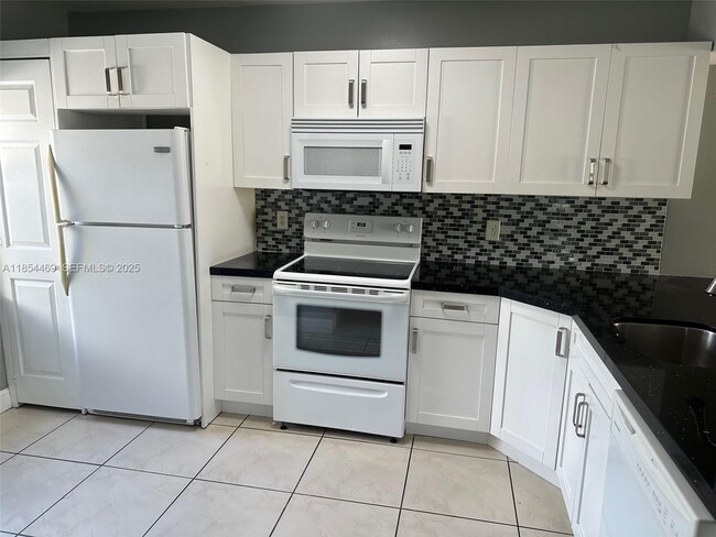 Photo - 11390 Taft St Unit 11390