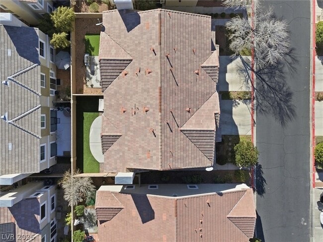 Photo - 972 Prestwick St