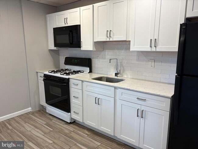 Photo - 167 W 7th Ave