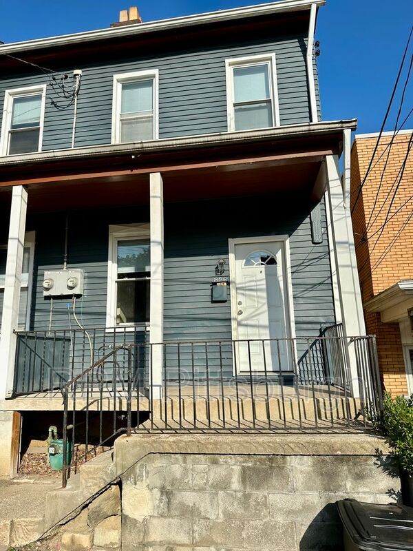 Building Photo - 826 Walbridge St Rental