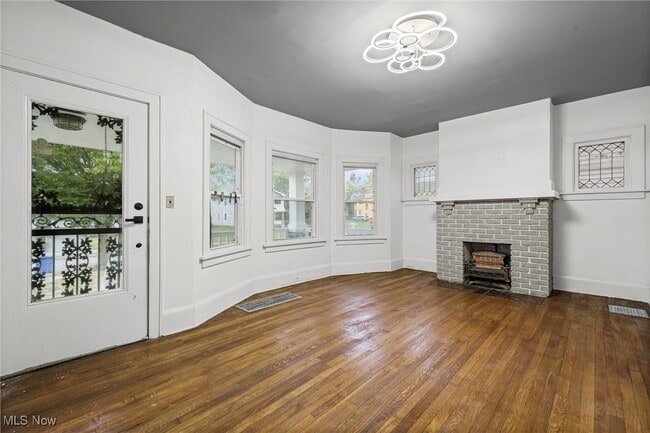 Photo - 3303 E 118th St