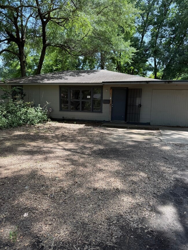 Building Photo - 1405 s 8th st Rental