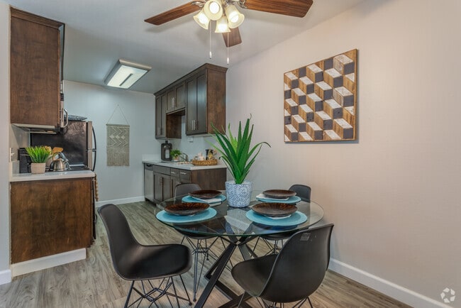 2BR, 1.5BA - 900 SF