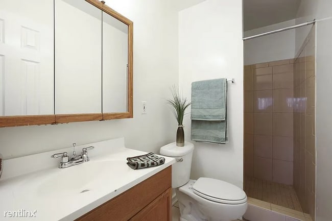 Photo - 400 E Live Oak St