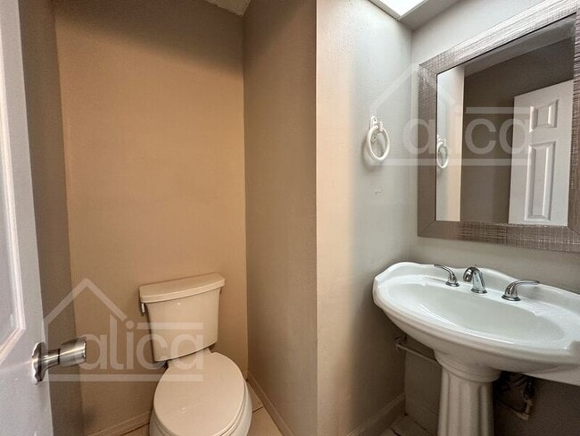 Photo - 3282 Oak Lake Pl
