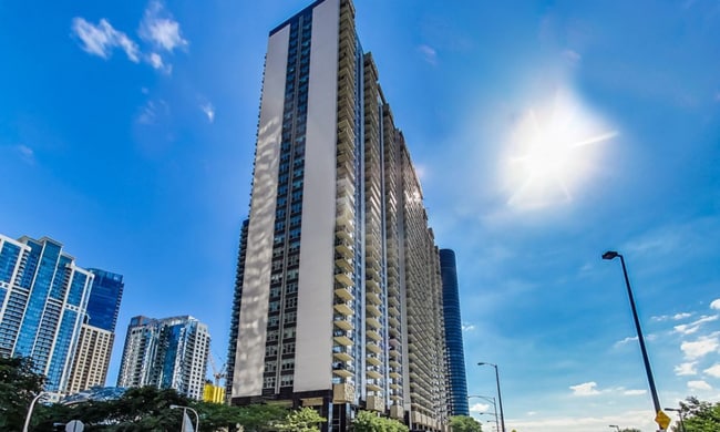 Building Photo - Lakeshore East Convertible Unit 3321