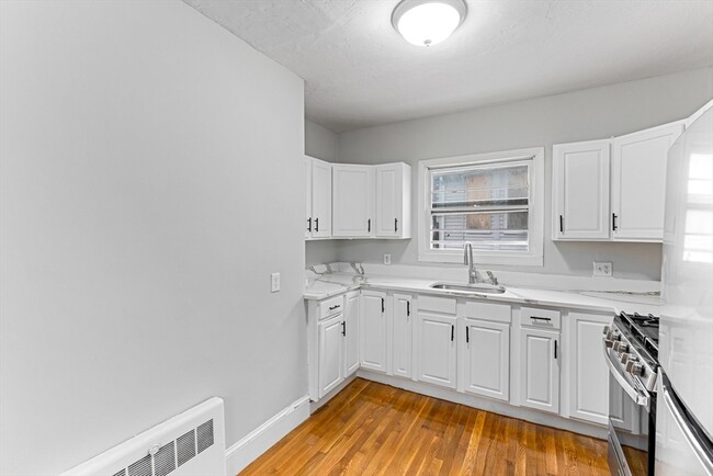 Building Photo - 1557 Blue Hill Ave Unit 3 Rental