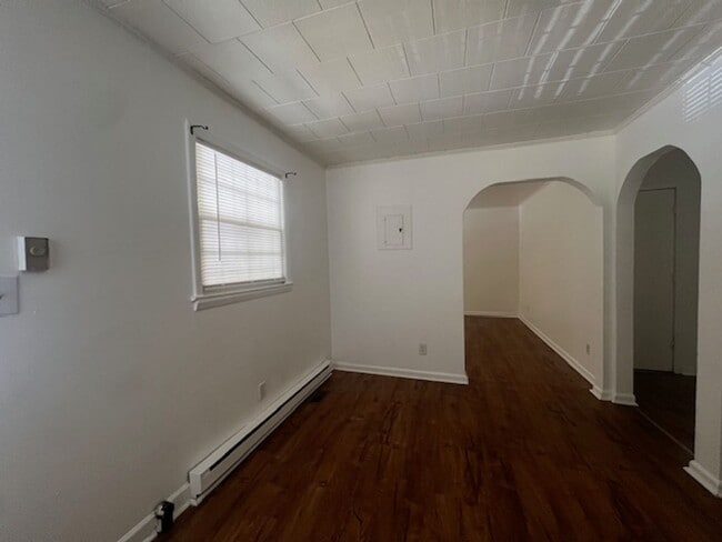 Photo - 5519 Higgins ~ Bonnie Doone