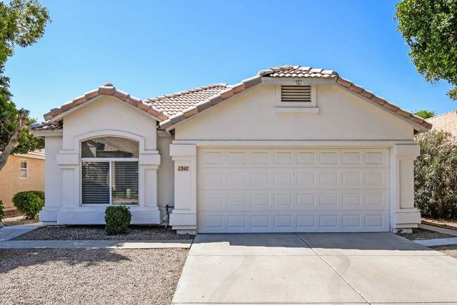 Building Photo - 1247 E Cindy St