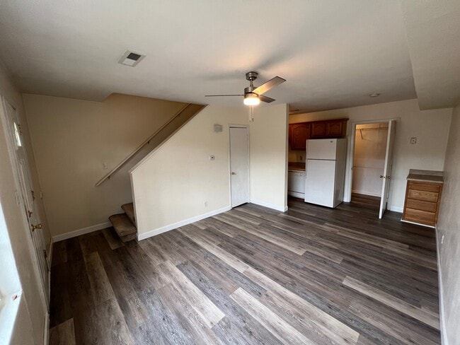 Building Photo - 5340 Koontz Dr Unit 2