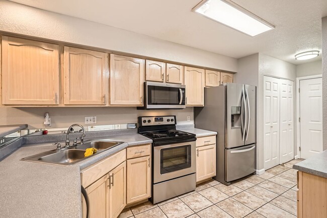 Photo - Beautiful end unit townhome with 2 bedrooms and 2.5 bath in a quiet and friendly neighborhood.