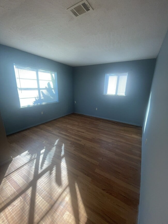 Photo - 3655 Horton St