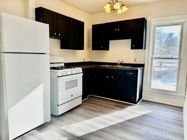 Photo - 647 W Lexington Ave Unit 3