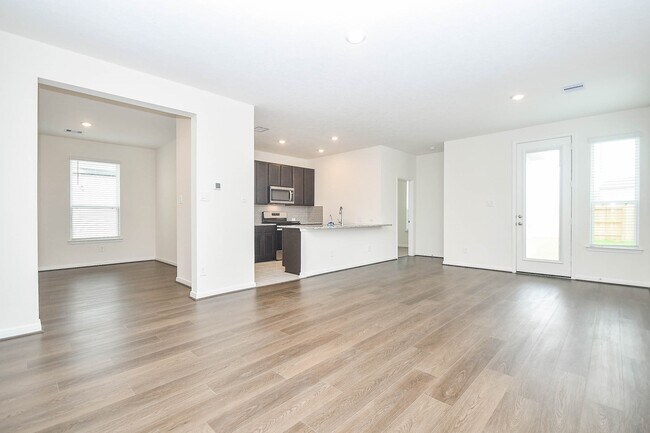 Photo - 25230 Benroe St