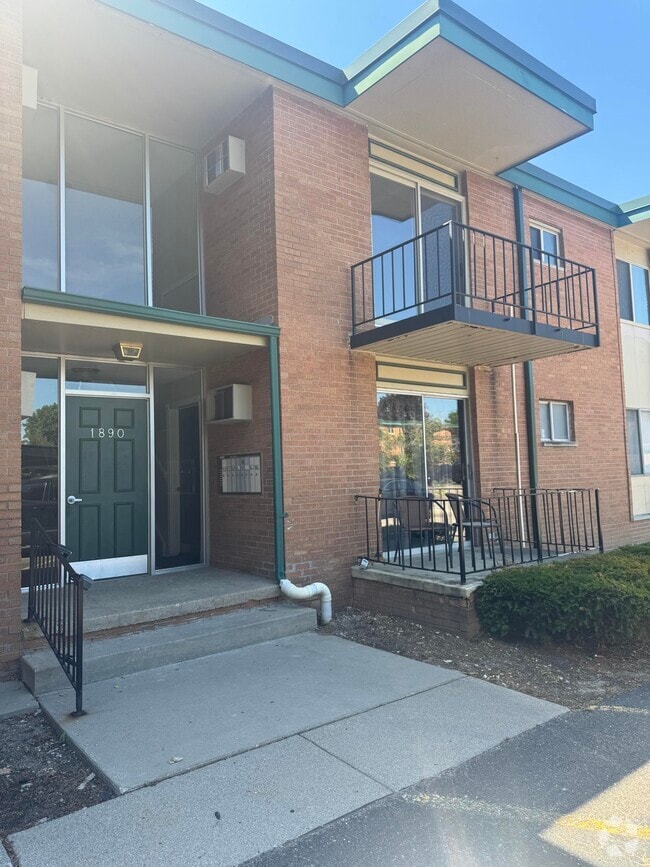 Building Photo - 1890 Axtell Dr Unit 6 Rental