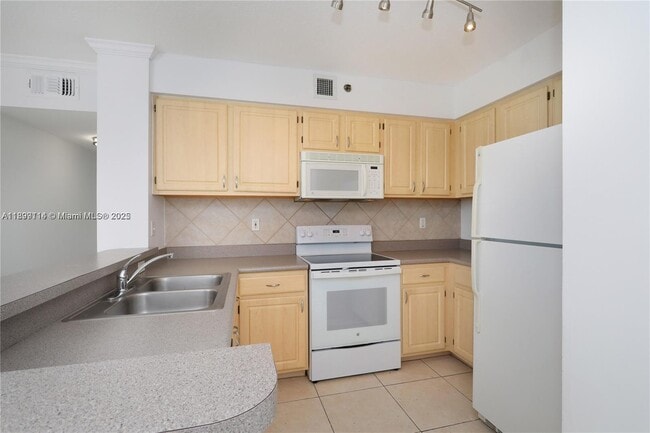 Photo - 2665 SW 37th Ave Unidad 606