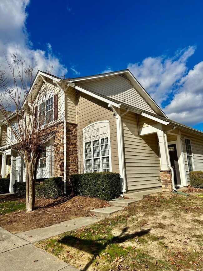 Photo - End Unit Townhome in Callonwood, Matthews! Near I-485