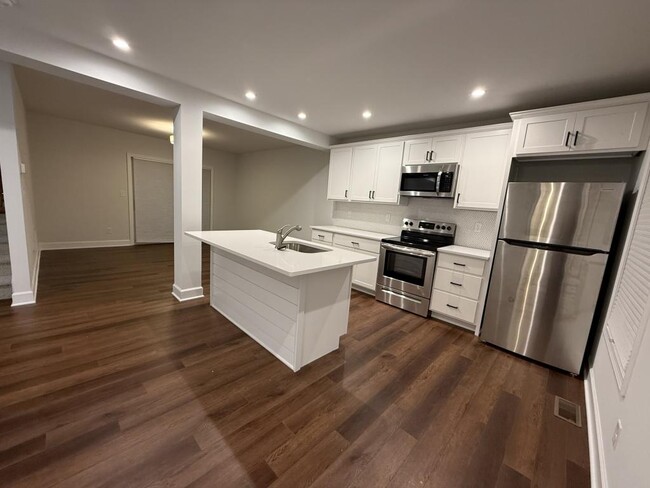 Building Photo - 32B Fonda Rd