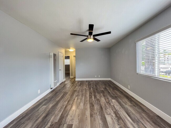 1411 E 20th St