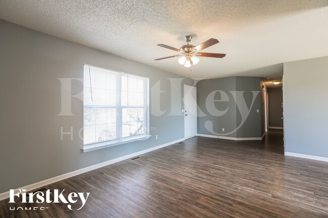 Photo - 2211 Larkspur St